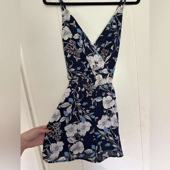 Navy Open Back Pattern Romper - Picture 3 of 7